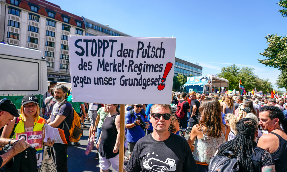"Eskalation und Spaltung": Veranstalter der Corona-Demo in Berlin wollen gegen Verbot klagen