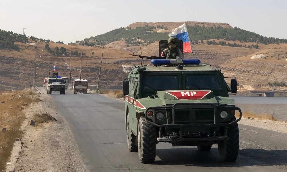 Kollision zwischen russischen und US-Militärfahrzeugen in Syrien – gegenseitige Vorwürfe (Video)