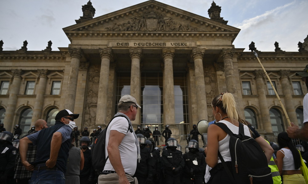 Dobrindt vermutet geplante Aktion am Reichstagsgebäude