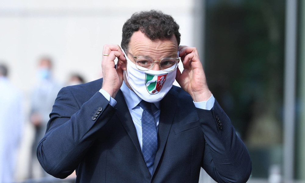 Vorfall mit wütenden Demonstranten: Gesundheitsminister Spahn soll bespuckt worden sein
