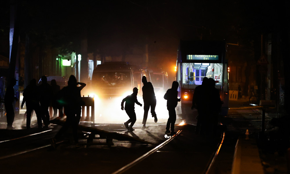 Gewalt bei Spontandemo in Leipzig – Vermummte greifen Polizeikräfte an