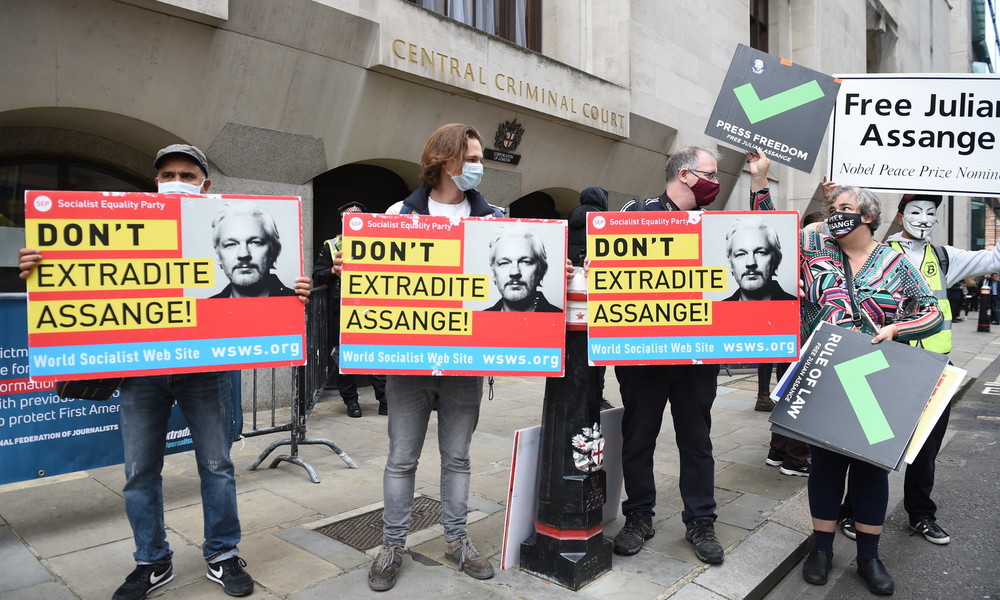 LIVE: Unterstützer demonstrieren vor Londoner Gericht gegen Auslieferung von Julian Assange
