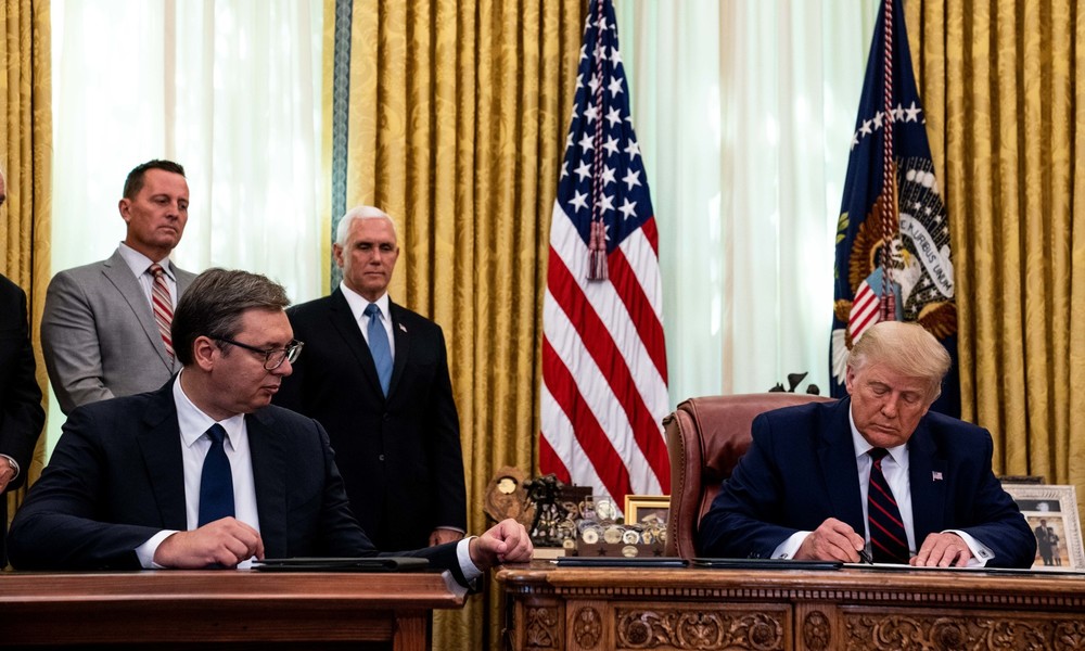 "Ich habe einen Füller von Trump bekommen": Was hat Serbiens Präsident in Washington unterschrieben?