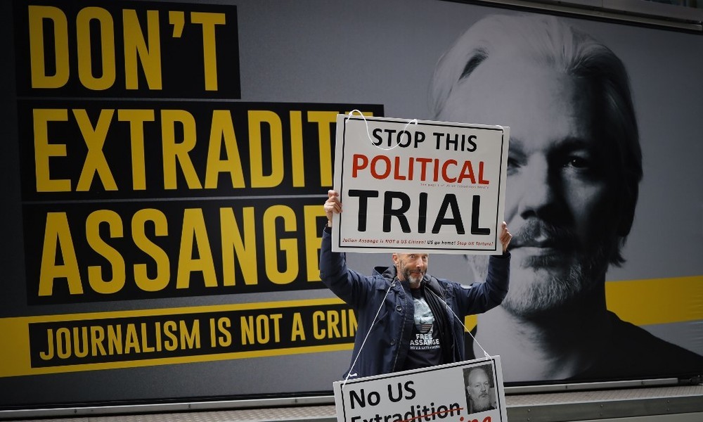 Richterin droht Assange mit Ausschluss aus eigenem Prozess