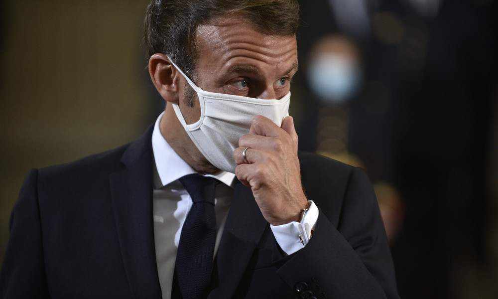 Corona-Doppelstandards? Emmanuel Macron nimmt bei Hochschulbesuch Mundschutz ab, um sich zu räuspern