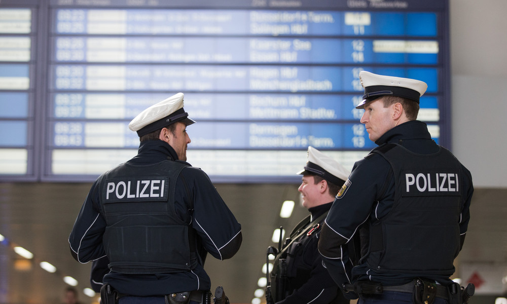 Über 80 Schwarzfahrer lösen Polizeieinsatz bei Hamburg aus – Zugbegleiterin bei Kontrolle angepöbelt