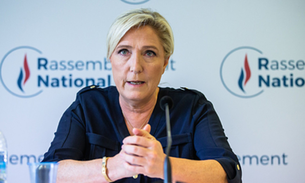 Le Pen stellt sich hinter Macron: Griechenland muss verteidigt werden
