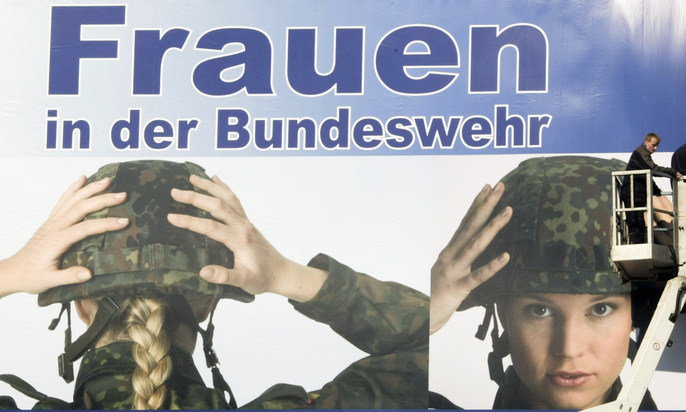 Ablenkung von aktuellen Problemen: Linke-Politikerin zur Gender-Debatte bei der Bundeswehr