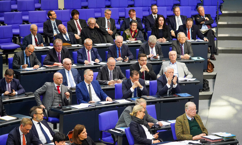 Linke und Grüne wollen schärfere Maskenregeln im Bundestag – und meinen die AfD