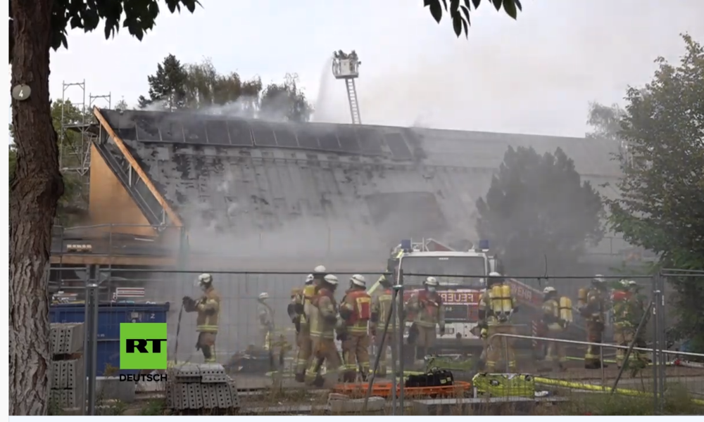 LIVE: Berlin – Brand in Spandauer Kirche ausgebrochen