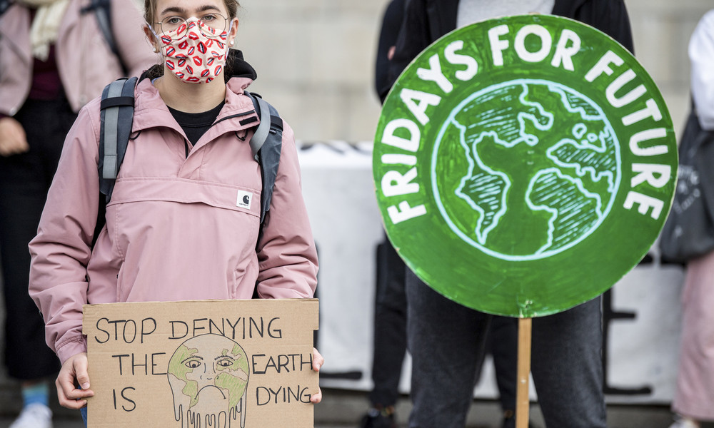 "Wir sind laut, weil ihr uns die Zukunft klaut": Fridays for Future-Demos trotz Corona wieder zurück