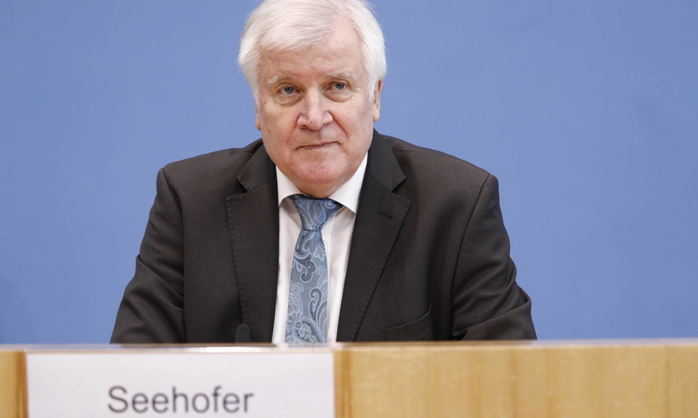 LIVE: Statement von Bundesinnenminister Seehofer vor Konferenz mit EU-Kollegen zur Asylreform