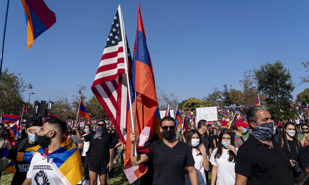 LIVE: Armenische Diaspora protestiert in Paris gegen den Bergkarabach-Konflikt