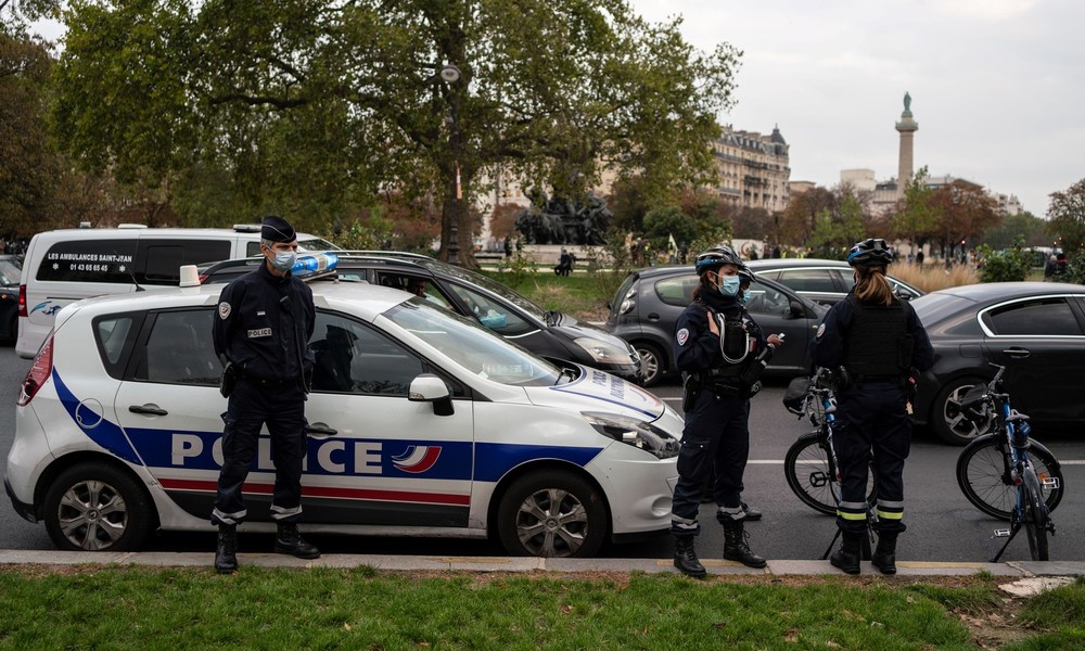 Elf Festnahmen nach Mord in Conflans-Sainte-Honorine: Polizei nimmt Freund des Attentäters fest