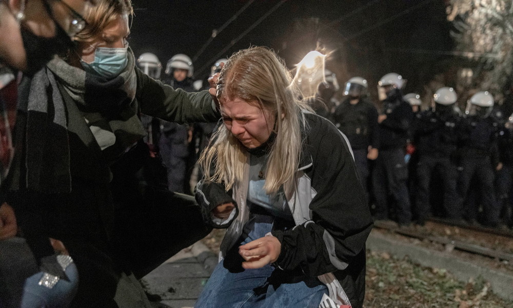 Proteste gegen Verschärfung des Abtreibungsverbots in Polen – Polizei setzt Pfefferspray ein