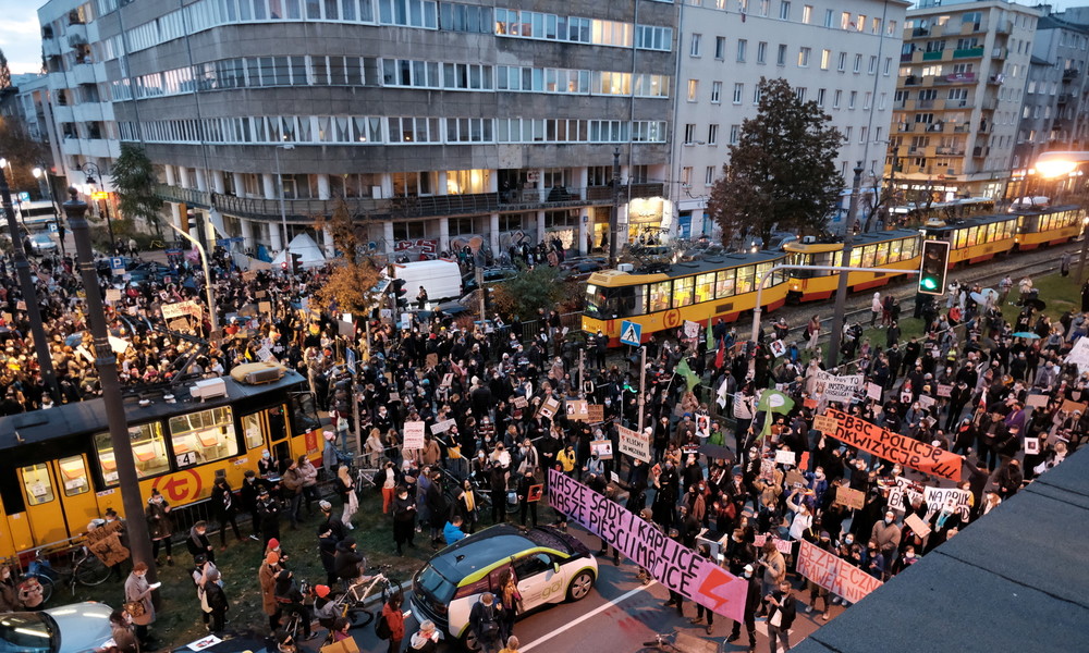 Weitere Proteste gegen Urteil zu Abtreibungsgesetz in Polen – Demonstranten legen Verkehr lahm