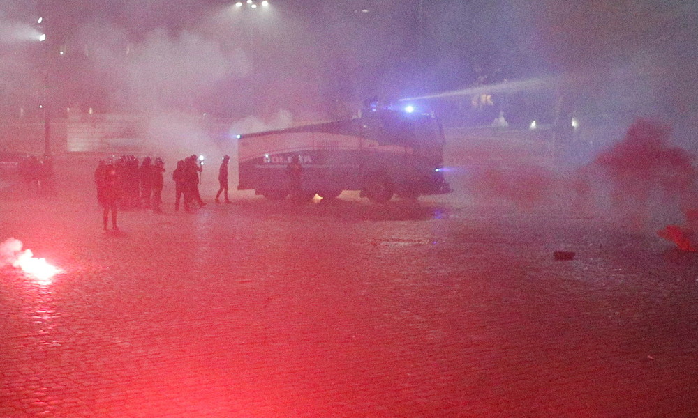Rom: Polizei setzt Wasserwerfer, Tränengas und Blendgranaten bei Anti-Lockdown-Protesten ein