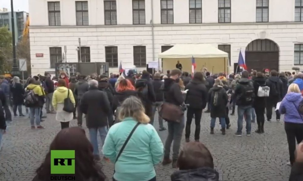 LIVE: "Marsch für Freiheit" – Corona-Skeptiker demonstrieren in Prag