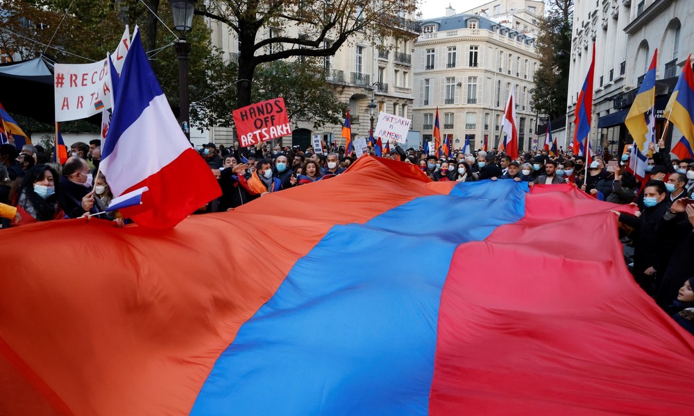 Frankreich: Pro-armenische Demonstration auf der A7 führt zur Konfrontation mit Pro-Türkei-Aufzug