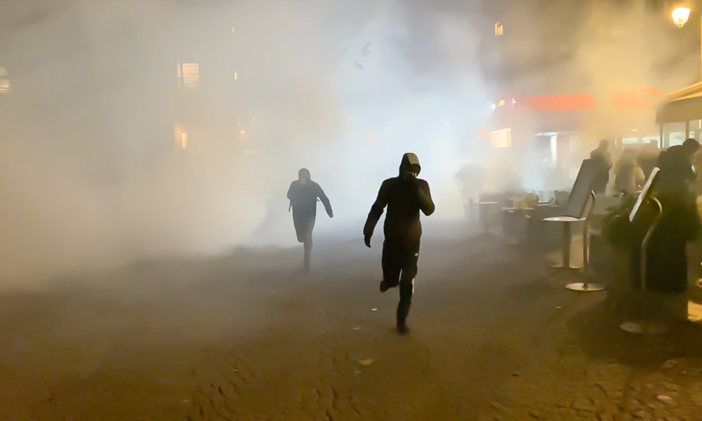 Proteste gegen neue Corona-Sperren in Frankreich: Polizei setzt Tränengas ein
