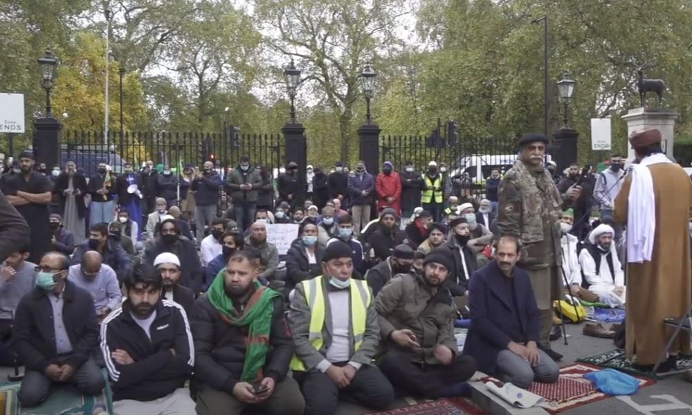 LIVE aus London: Muslime versammeln sich zum Freitagsgebet vor französischer Botschaft