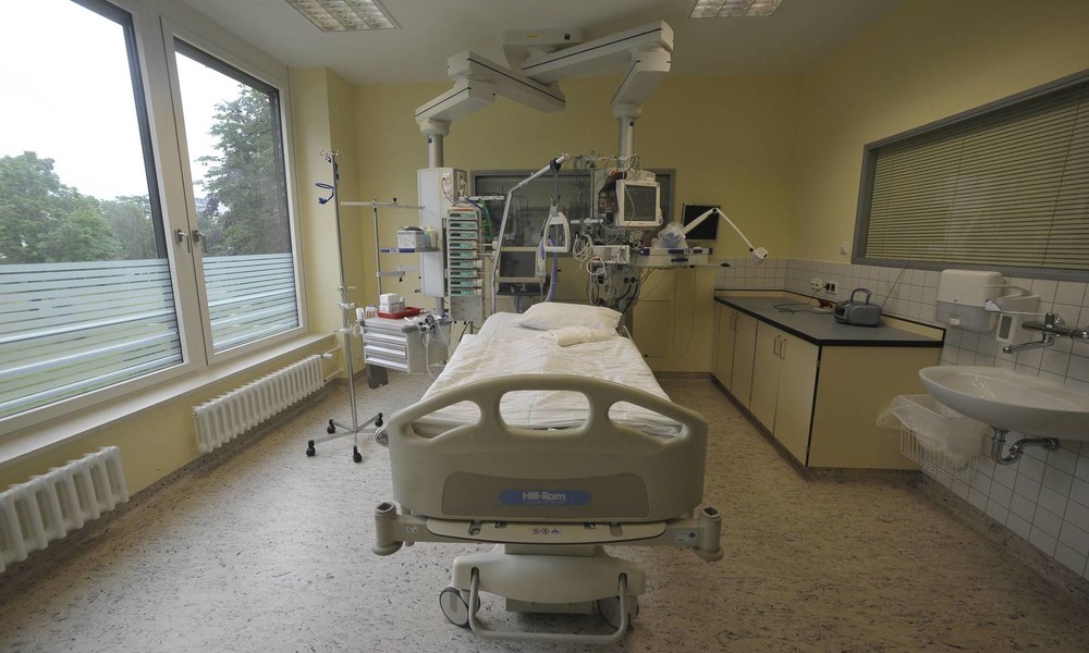 Drohen deutschen Krankenhäusern dramatische Engpässe bei Intensivbetten?