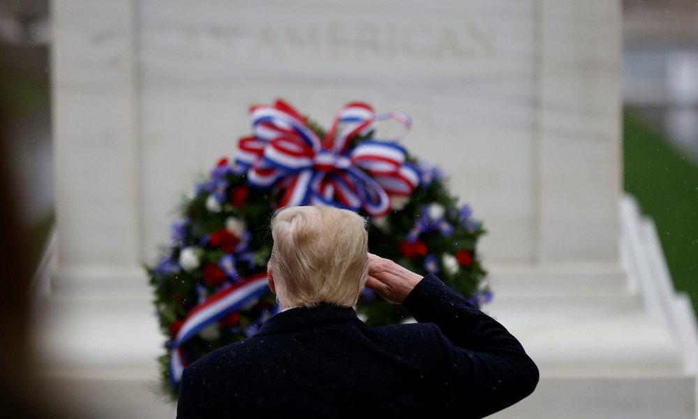 LIVE: Trump nimmt an der Feier zum Nationalen Veteranentag in Arlington teil