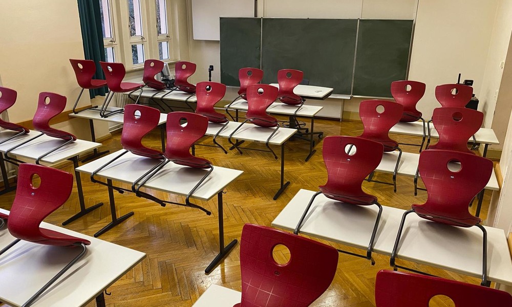 300.000 Schüler in Quarantäne: Lehrerverband fordert Wechselbetrieb und halbierte Klassen