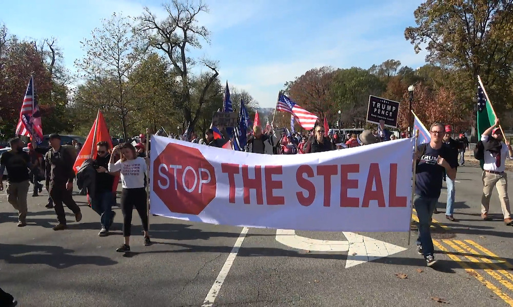 Gestohlene US-Präsidentschaftswahl? – "Stop the Steal"-Proteste in den USA gehen weiter (Video)