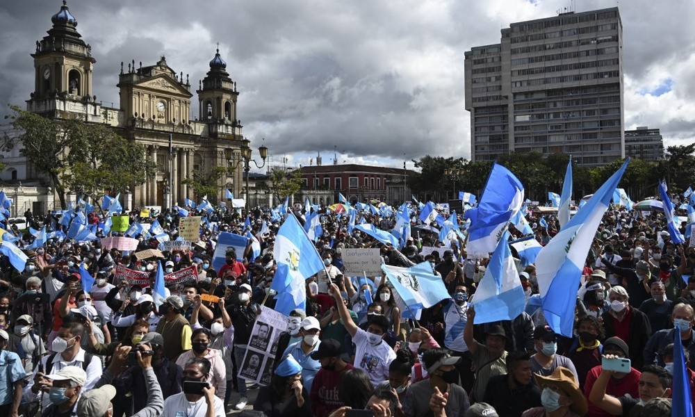 Guatemala: Kongress nimmt umstrittenen Haushaltsplan nach  Sturm auf Regierungspalast zurück