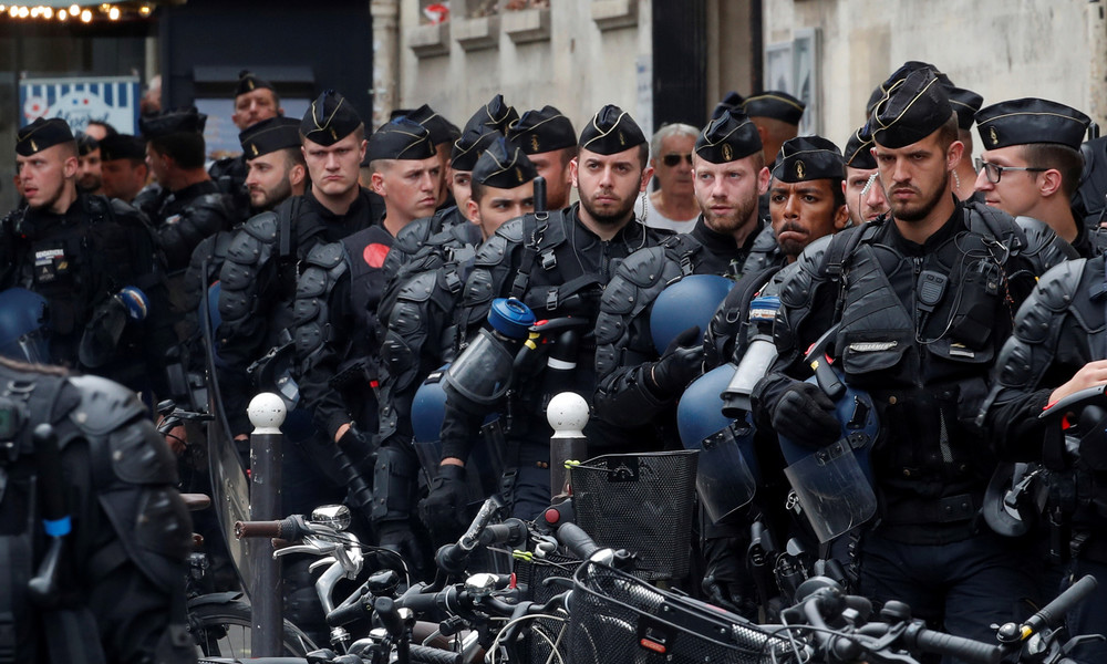 Polizei räumt illegales Zeltlager von 450 Migranten in Pariser Innenstadt