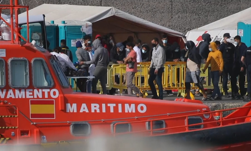"Lager der Schande": Migrantenkrise auf Gran Canaria spitzt sich zu (Video)