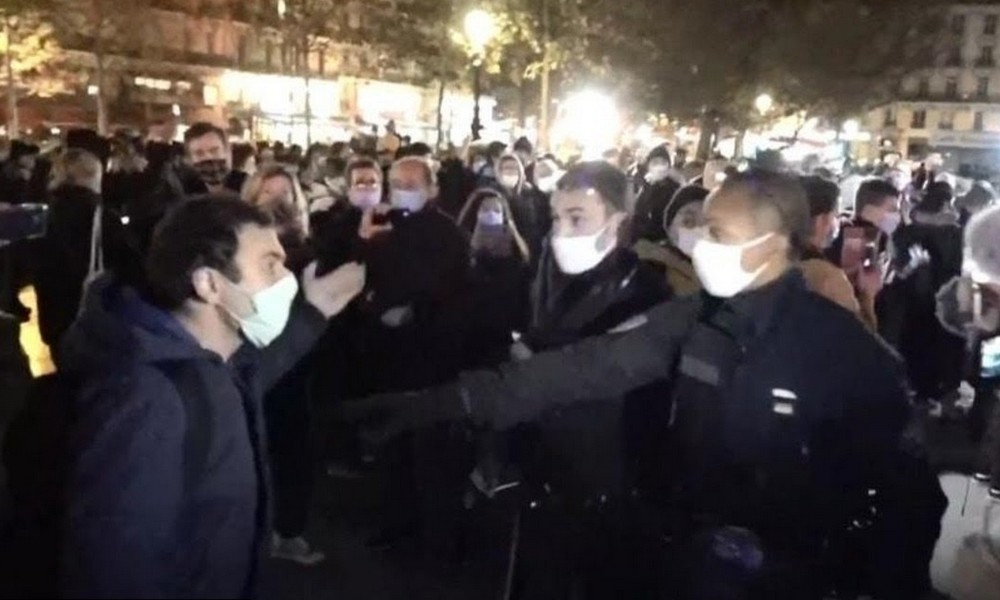 LIVE aus Paris: Migranten und Aktivisten protestieren gegen Flüchtlingssituation in Frankreich