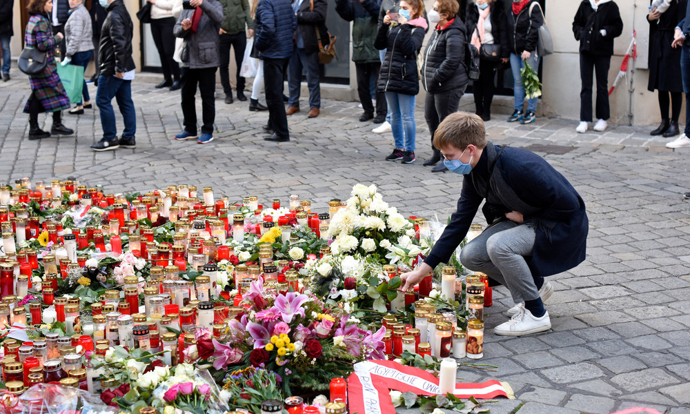 Unbekannte verwüstet Terror-Gedenkstätte in Wiener Innenstadt – Verdächtige befragt
