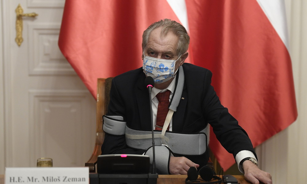 "Tiefster Verachtung würdig": Tschechiens Präsident greift Journalisten an und ruft zum Impfen auf
