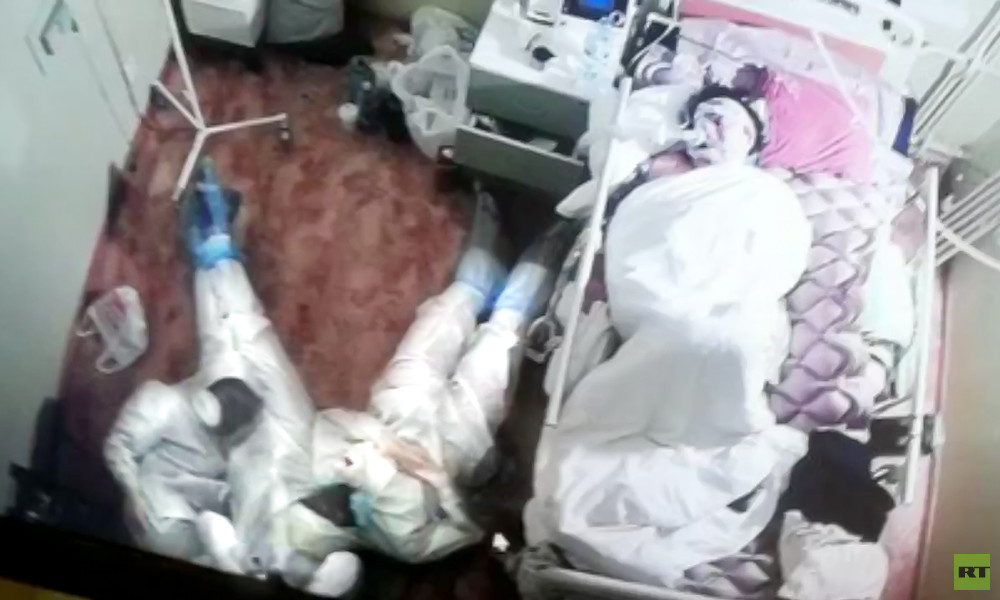 Foto von ruhenden Ärzten am Krankenbett löst Welle von Respekt und Mitgefühl im Netz aus