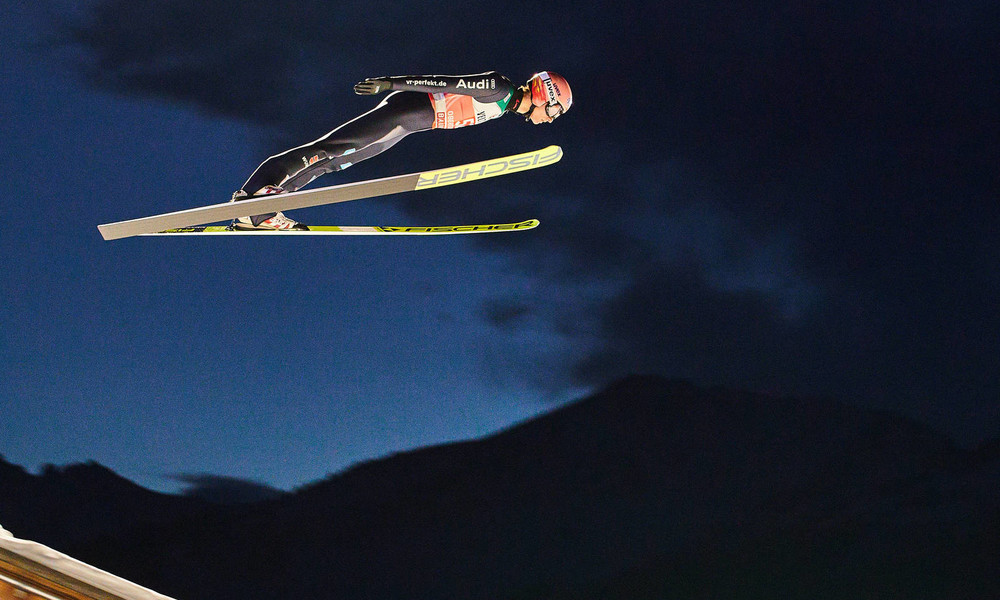 Karl Geiger gewinnt erste Etappe der Vierschanzentournee