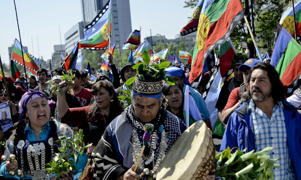 Chile erkennt Mapuche-Indianer als Nation an und gibt verpachtetes Land zurück