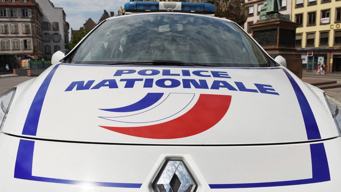 Frankreich: Kopf in Box aus dem Fenster geworfen