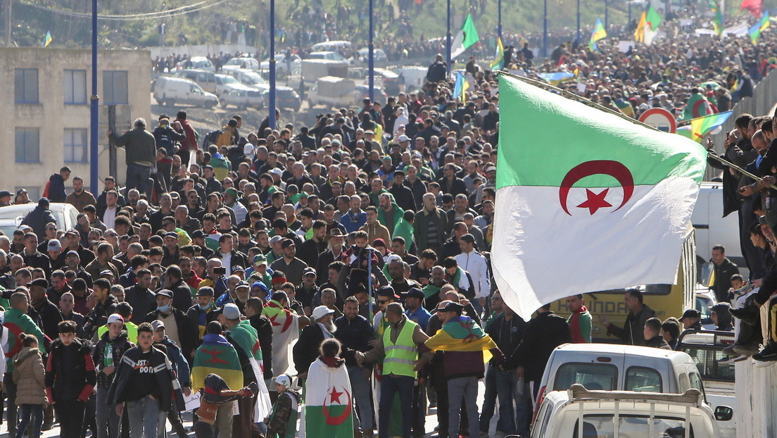 Algerien: Zehntausende Menschen fordern bei Protesten Ende des Militärstaates