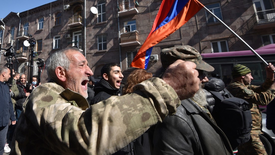 Armenien: Demonstranten dringen in Regierungsgebäude in Jerewan ein