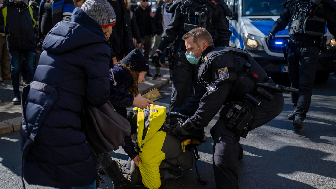 Polizei löst angemeldete Anti-Corona-Demo in Kassel auf