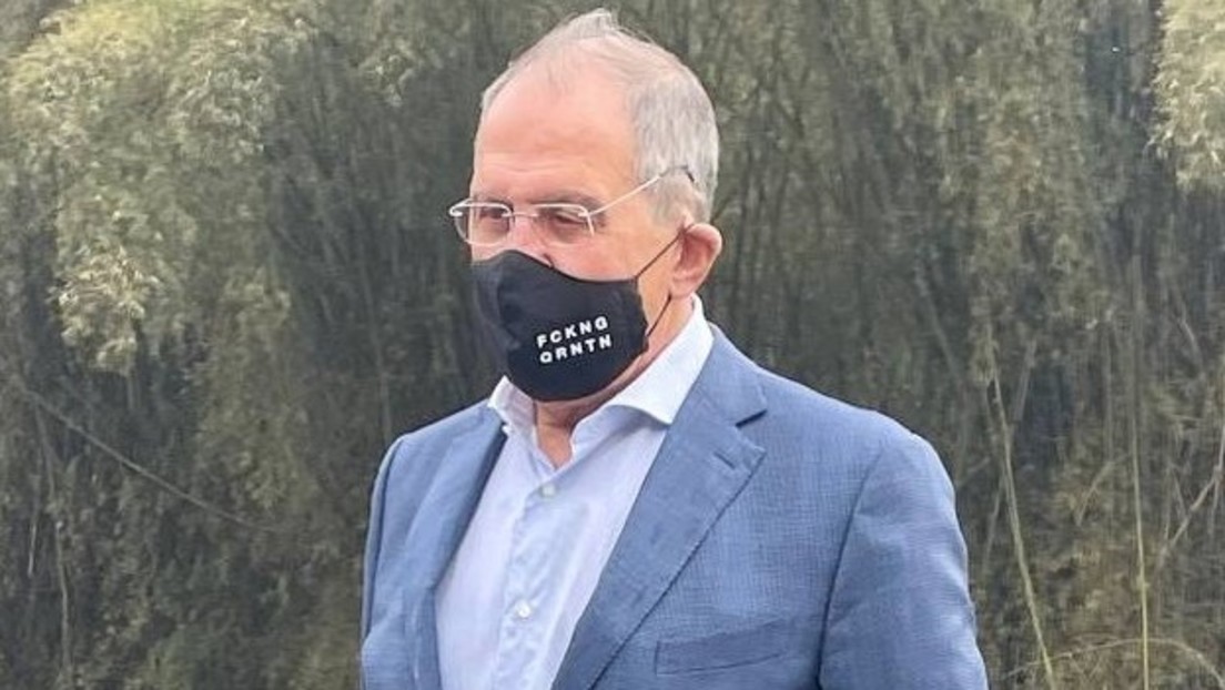 Politische Botschaft? Sergei Lawrow posiert mit "Fucking Quarantine"-Schutzmaske und bekommt Lob