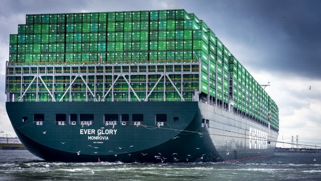 Mega-Containerschiff auf Grund gelaufen – Suezkanal blockiert