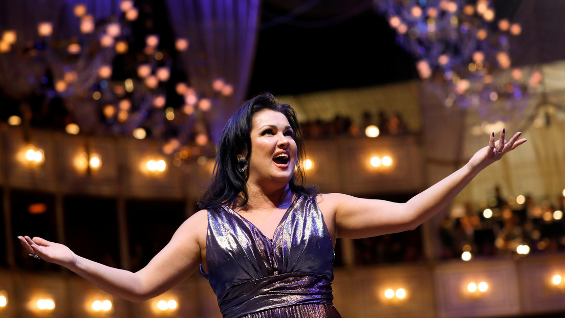 Künstlerische Freiheit? Opernstar Netrebko überreicht Spende für beschädigte Oper in Donezk