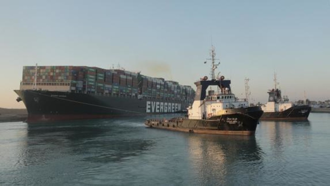 Live vom Suezkanal: Containerschiff "Ever Given" im Suezkanal teilweise freigelegt