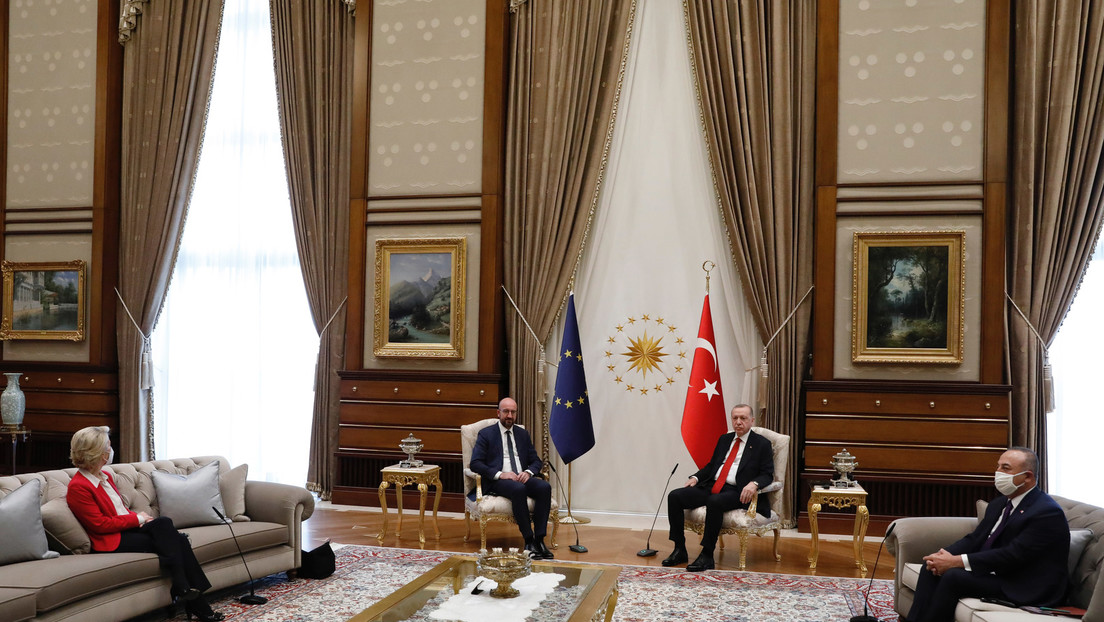 Von der Leyen auf der Couch: Scharfe Kritik an Besuch bei Erdoğan