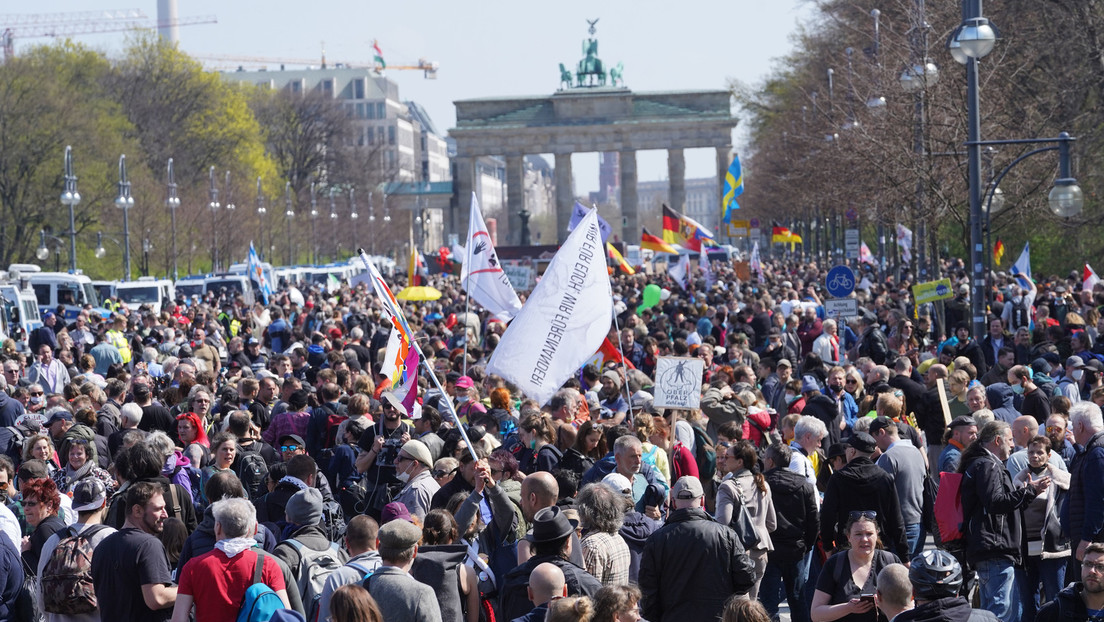 Berlin LIVE: Demonstrationen gegen Änderung des Infektionsschutzgesetzes