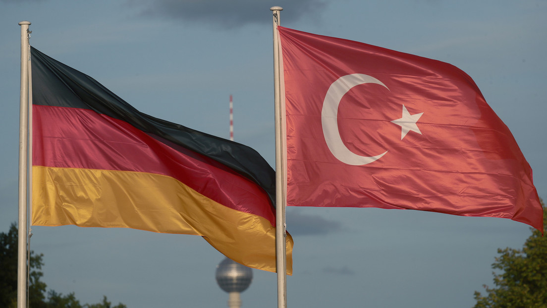Menschenschmuggel aus der Türkei nach Deutschland durch Dienstpässe?