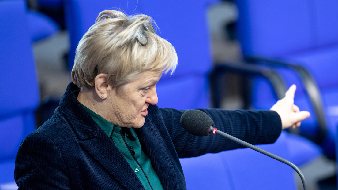 Grünen-Politikerin Künast verklagt Facebook wegen Hass im Netz und fordert Löschpflicht